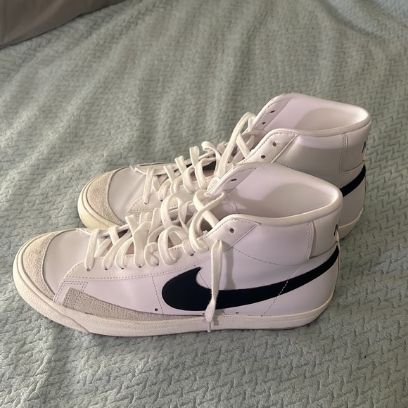 White and Black Men’s Nike Blazers - Picture 2 of 3